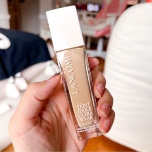Lancôme Teint Idole Ultra Wear Care & Glow Foundation with Hyaluronic Acid